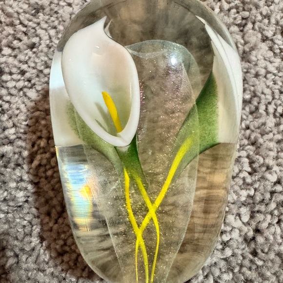 Vintage Calla Lily Glass Paperweight - Picture 4 of 5